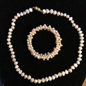 Fresh water pearl necklace and bracelet